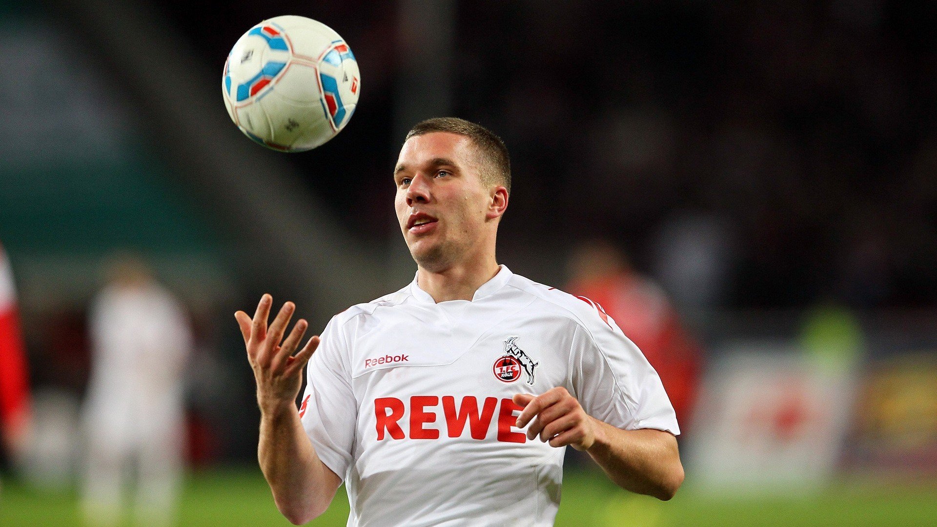 “英超联盟火力全开，争夺榜首越发激烈”，英超联盟官网